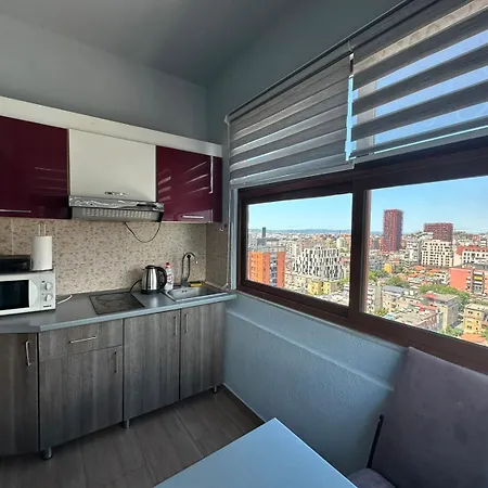 Skyline & Mountain Views Apartment